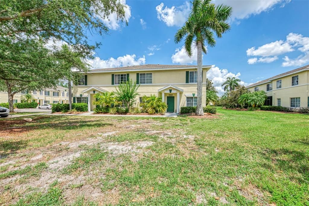 For Sale: $234,900 (2 beds, 2 baths, 1429 Square Feet)