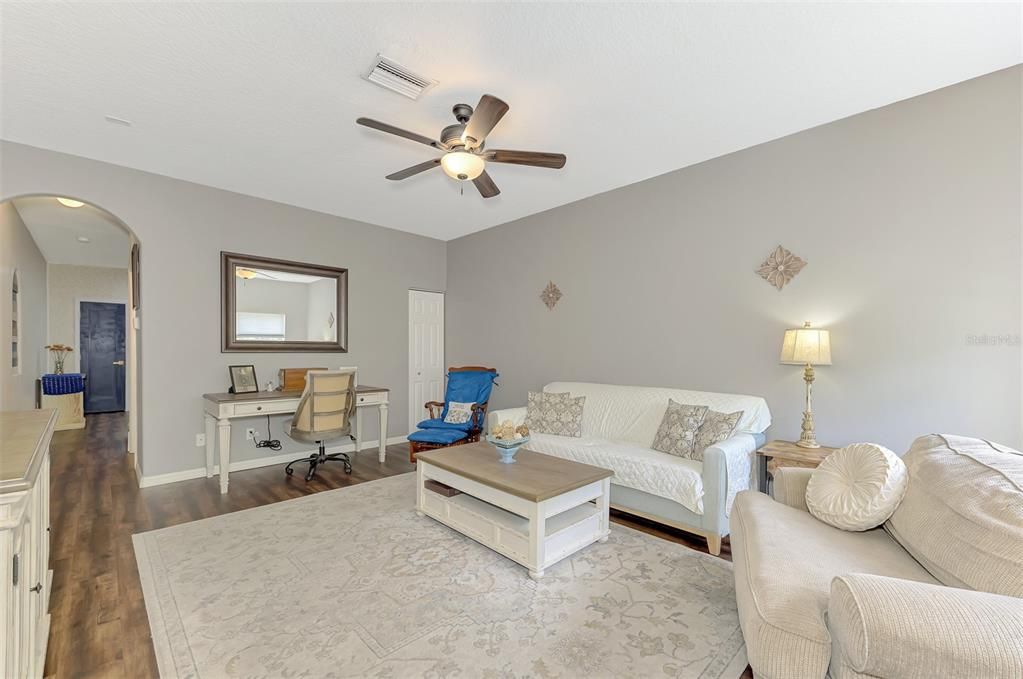 For Sale: $234,900 (2 beds, 2 baths, 1429 Square Feet)