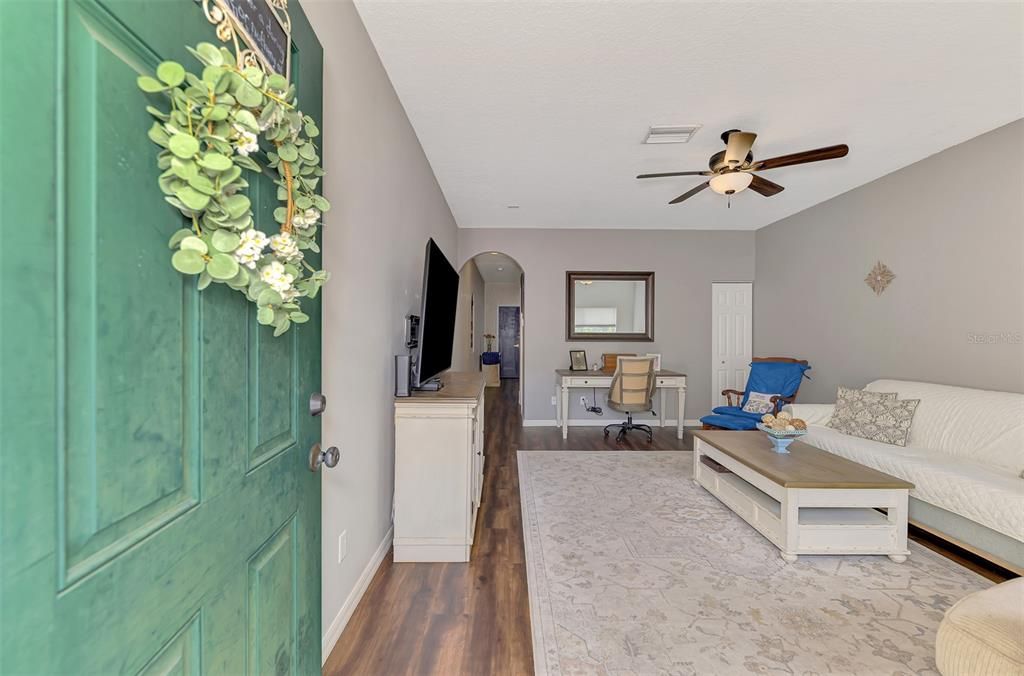 For Sale: $234,900 (2 beds, 2 baths, 1429 Square Feet)