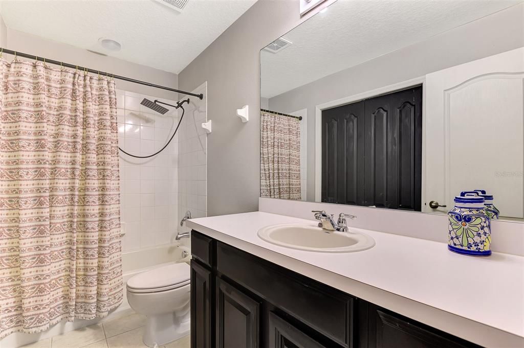 For Sale: $234,900 (2 beds, 2 baths, 1429 Square Feet)