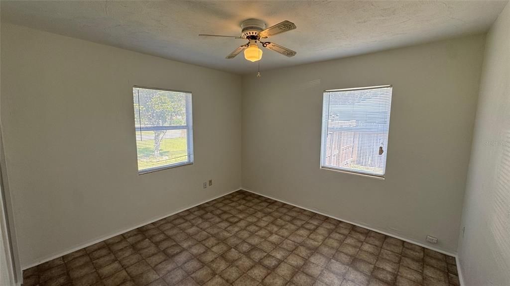 For Rent: $1,850 (2 beds, 1 baths, 889 Square Feet)