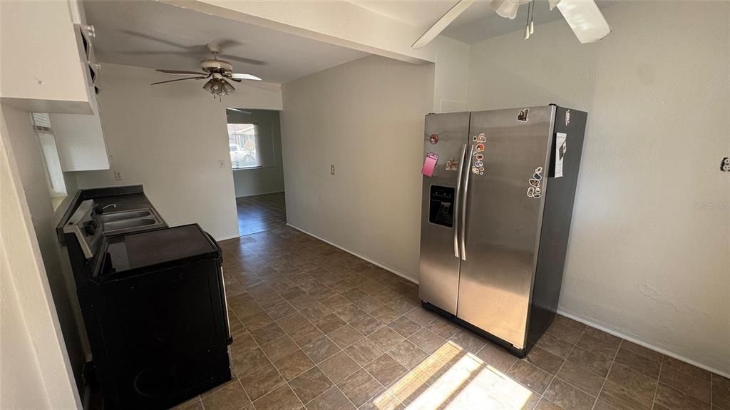 For Rent: $1,850 (2 beds, 1 baths, 889 Square Feet)