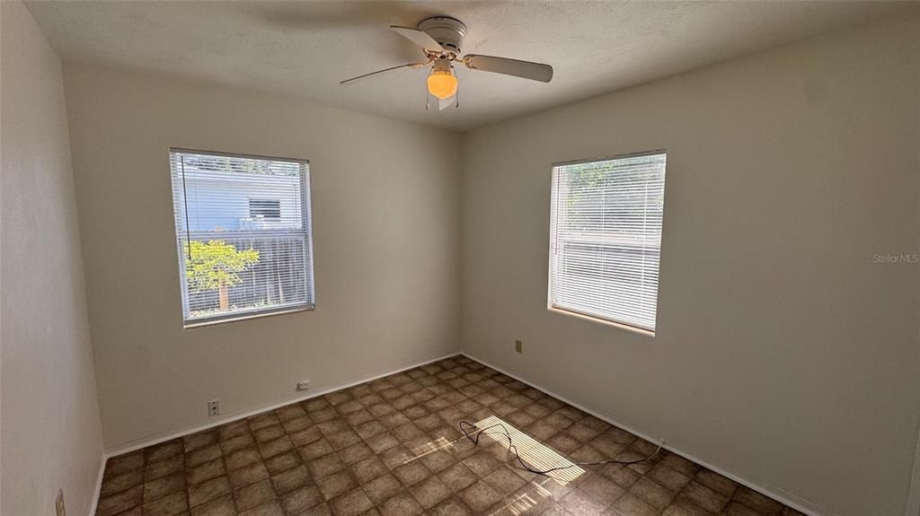 For Rent: $1,850 (2 beds, 1 baths, 889 Square Feet)