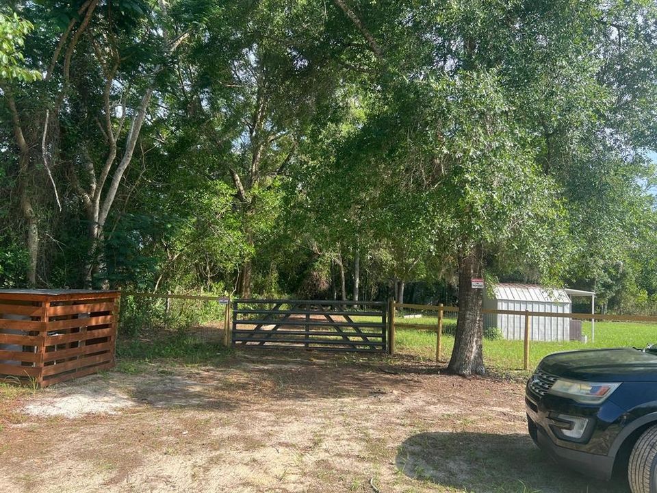 For Sale: $137,900 (2 beds, 1 baths, 684 Square Feet)