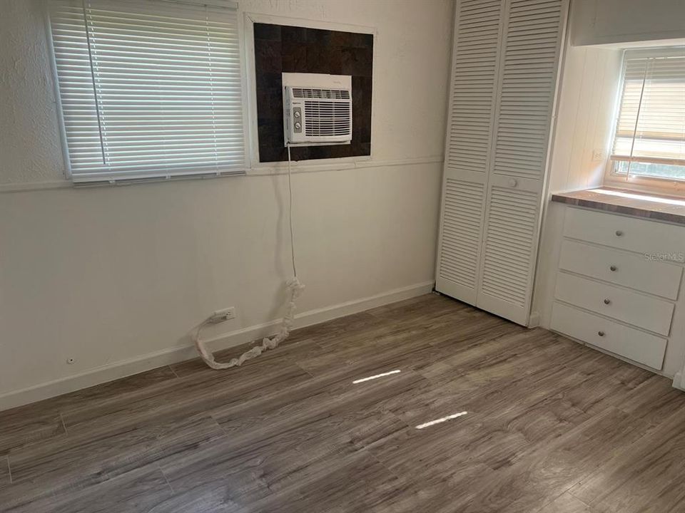 For Sale: $137,900 (2 beds, 1 baths, 684 Square Feet)
