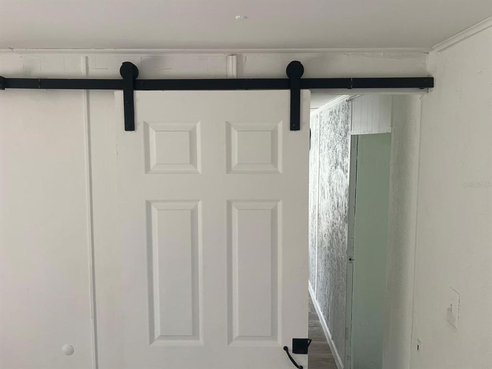 For Sale: $137,900 (2 beds, 1 baths, 684 Square Feet)