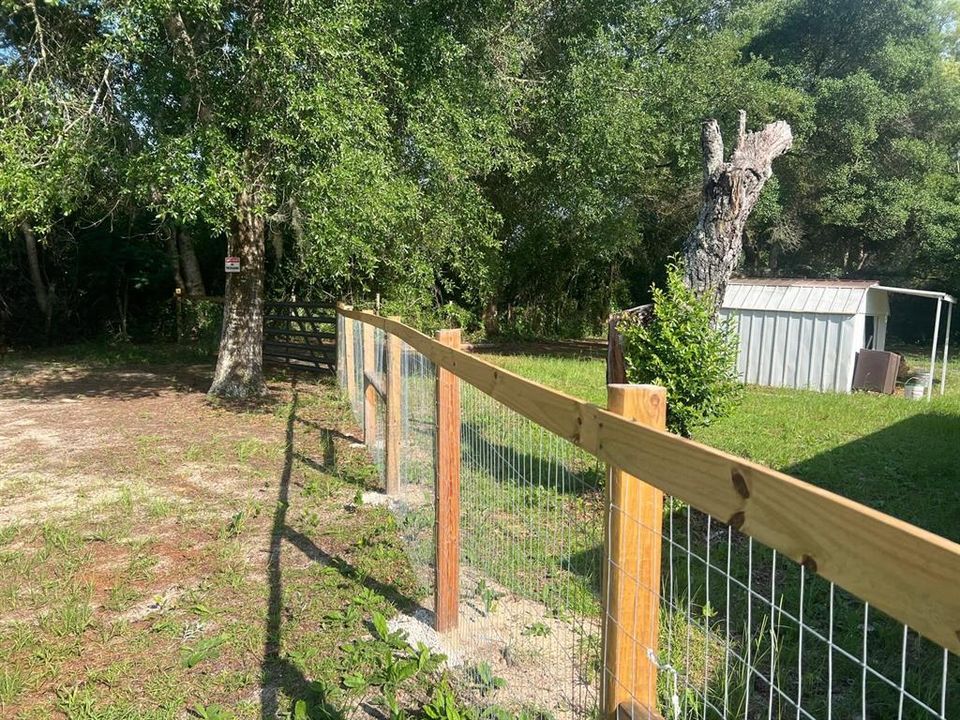 For Sale: $137,900 (2 beds, 1 baths, 684 Square Feet)