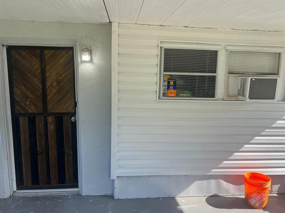 For Sale: $137,900 (2 beds, 1 baths, 684 Square Feet)