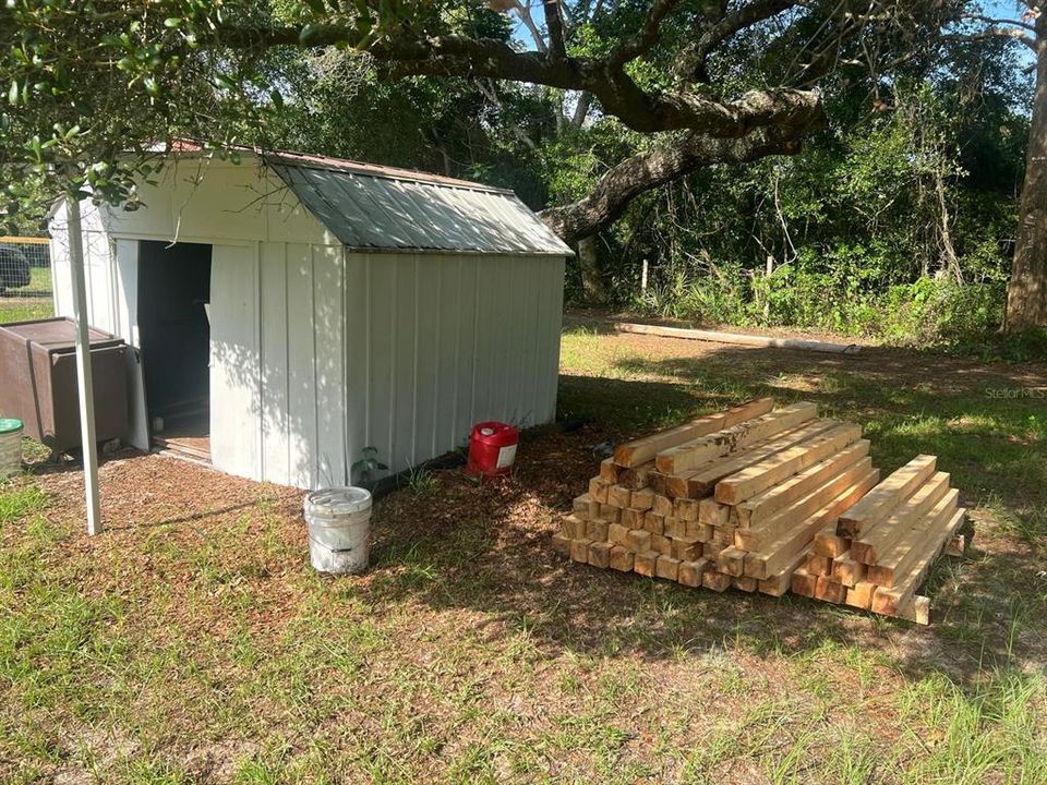 For Sale: $137,900 (2 beds, 1 baths, 684 Square Feet)