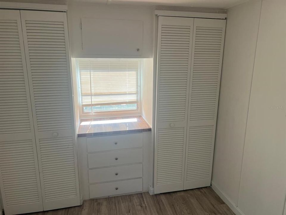 For Sale: $137,900 (2 beds, 1 baths, 684 Square Feet)