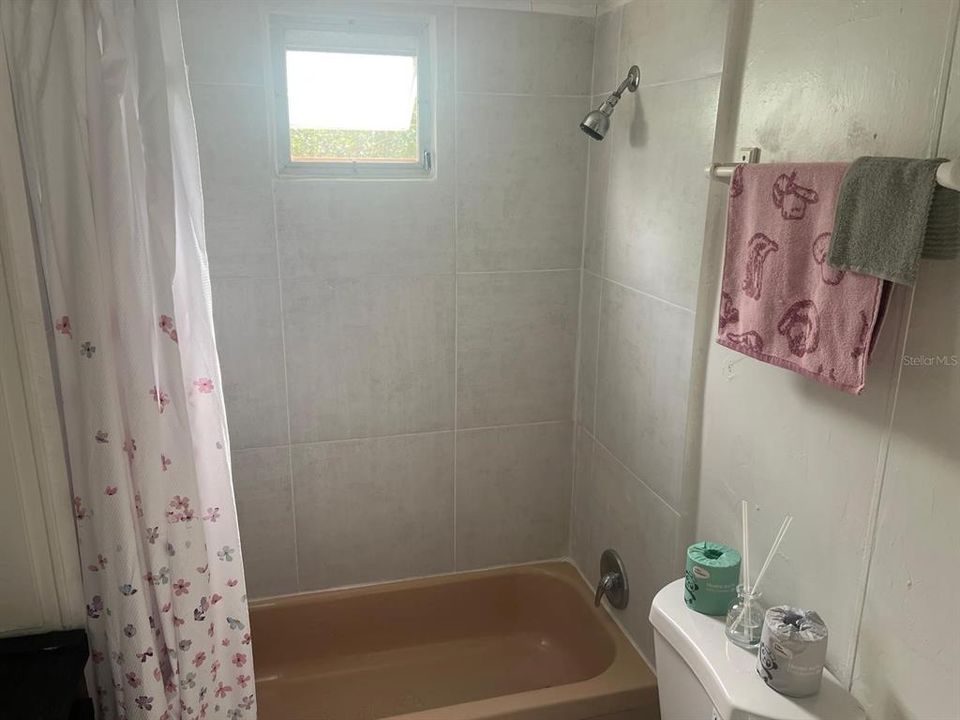 For Sale: $137,900 (2 beds, 1 baths, 684 Square Feet)