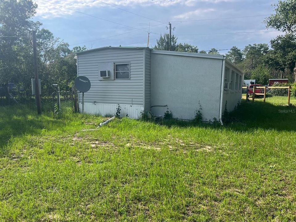 For Sale: $137,900 (2 beds, 1 baths, 684 Square Feet)