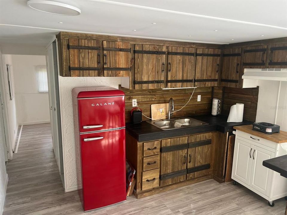 For Sale: $137,900 (2 beds, 1 baths, 684 Square Feet)