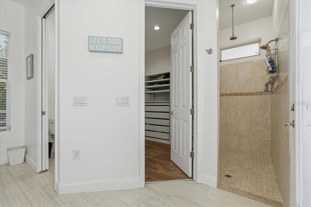 En Venta: $1,150,000 (4 camas, 3 baños, 2443 Pies cuadrados)