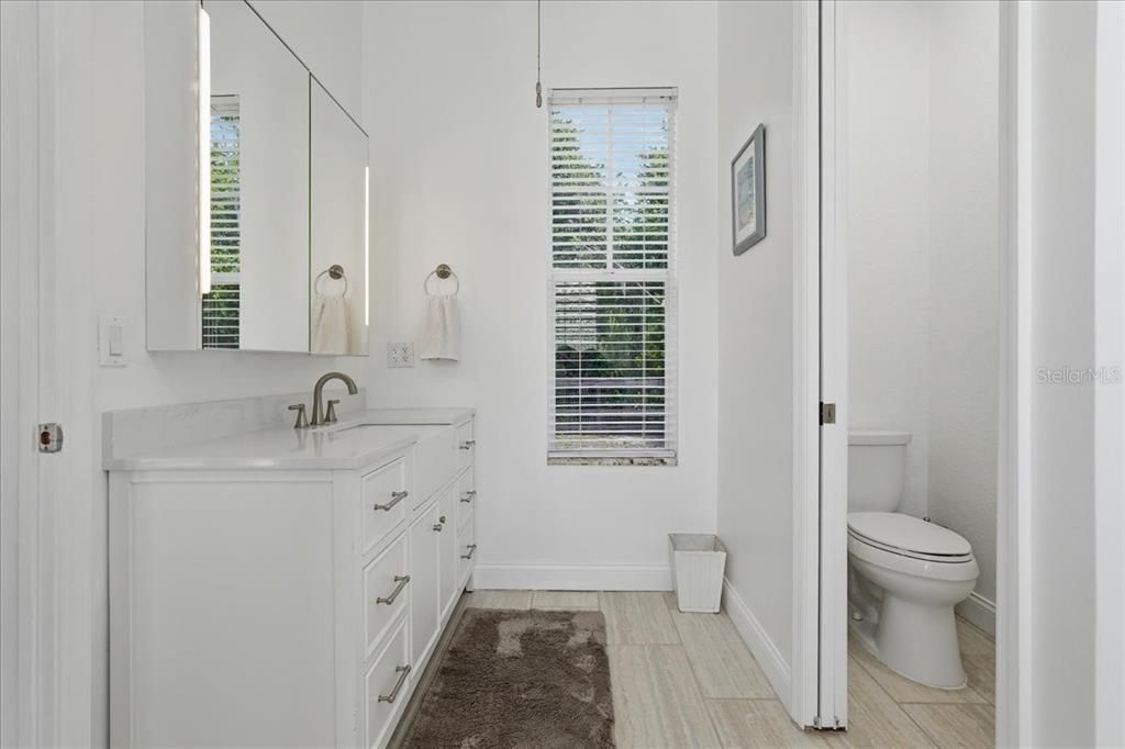 En Venta: $1,150,000 (4 camas, 3 baños, 2443 Pies cuadrados)