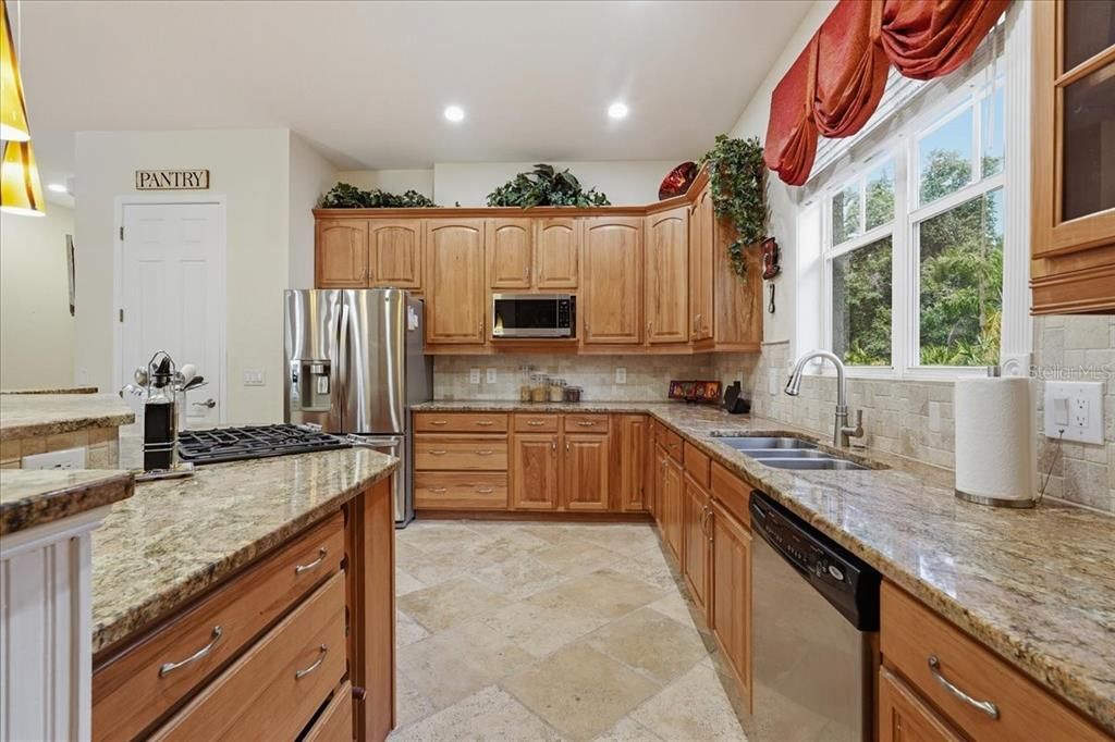 En Venta: $1,150,000 (4 camas, 3 baños, 2443 Pies cuadrados)