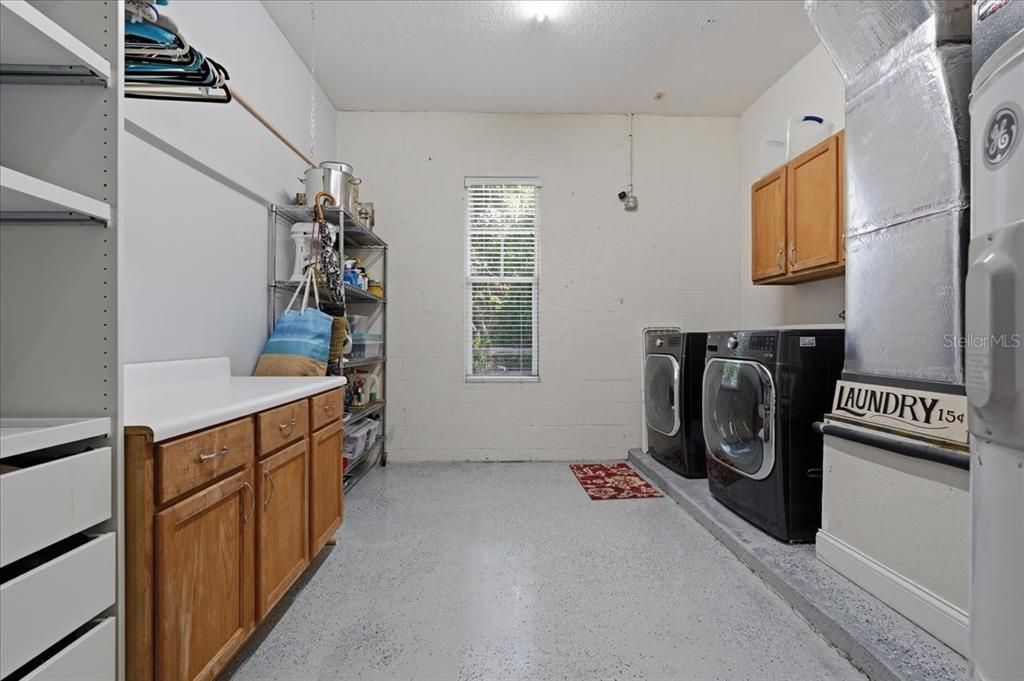 En Venta: $1,150,000 (4 camas, 3 baños, 2443 Pies cuadrados)