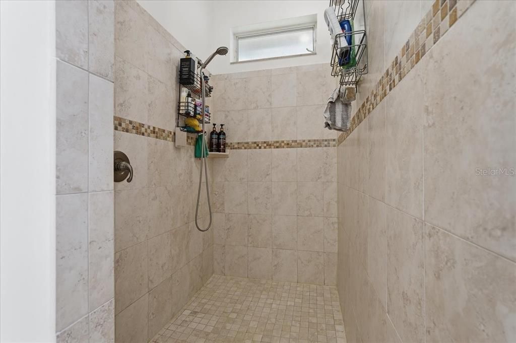 En Venta: $1,150,000 (4 camas, 3 baños, 2443 Pies cuadrados)
