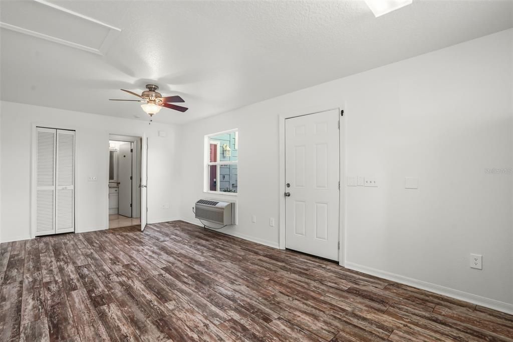 For Sale: $279,999 (4 beds, 3 baths, 1748 Square Feet)