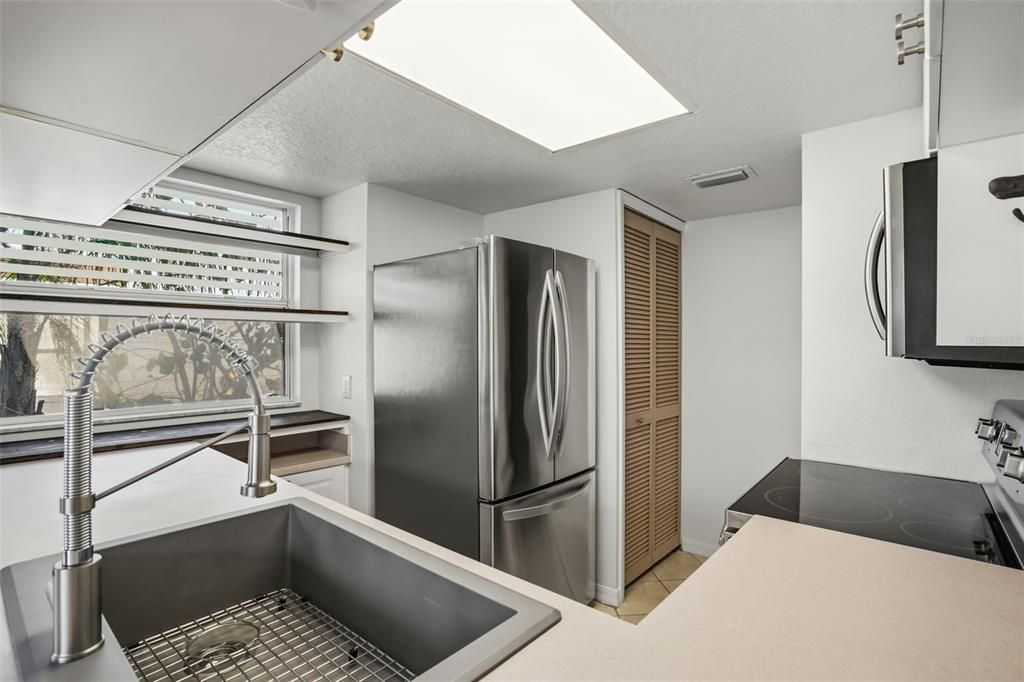 For Sale: $279,999 (4 beds, 3 baths, 1748 Square Feet)