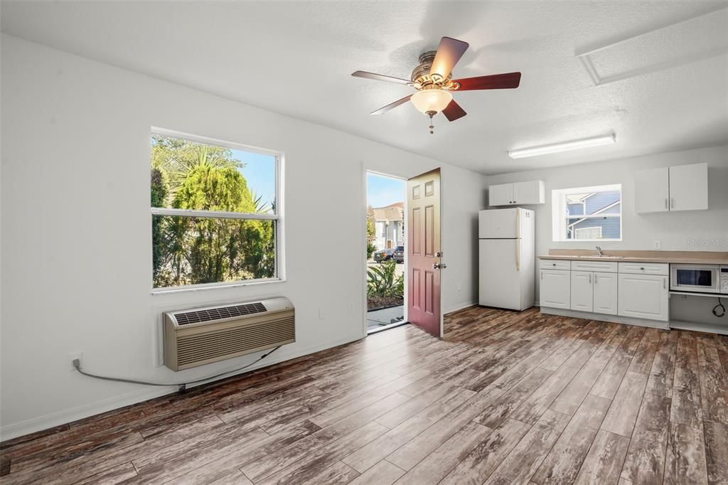 For Sale: $279,999 (4 beds, 3 baths, 1748 Square Feet)