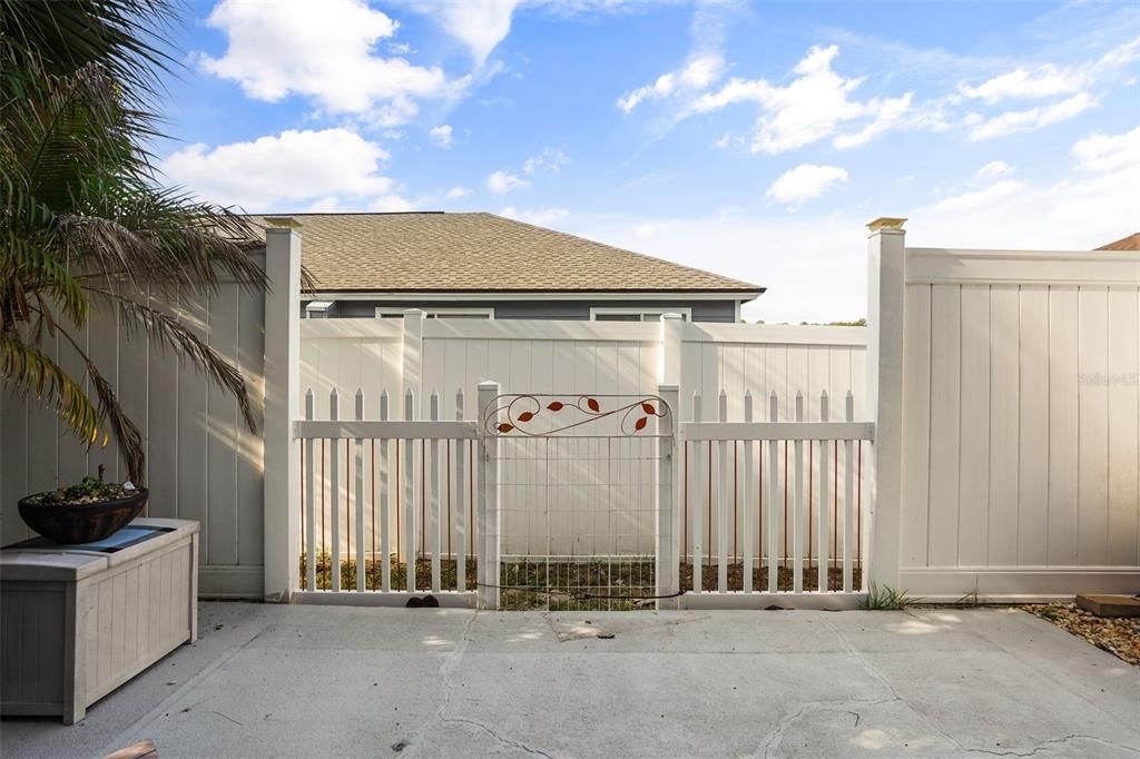 For Sale: $279,999 (4 beds, 3 baths, 1748 Square Feet)