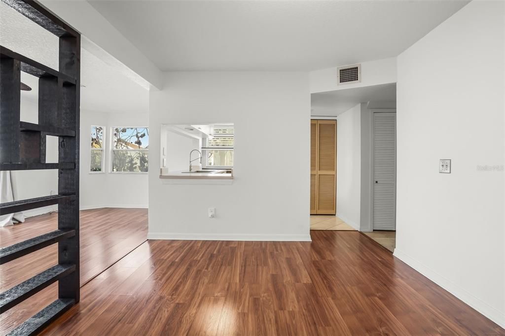 For Sale: $279,999 (4 beds, 3 baths, 1748 Square Feet)