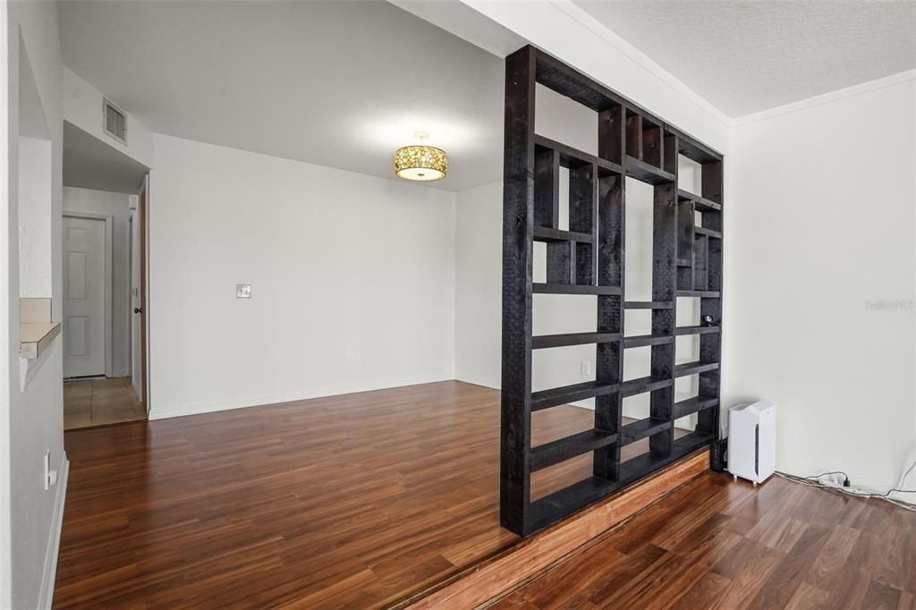 For Sale: $279,999 (4 beds, 3 baths, 1748 Square Feet)