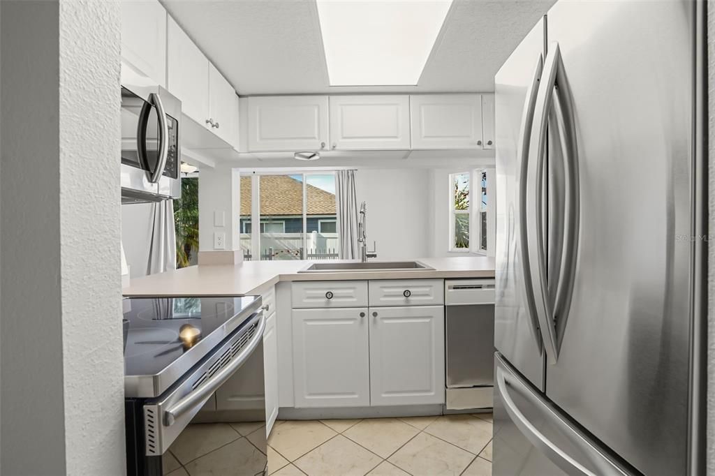 For Sale: $279,999 (4 beds, 3 baths, 1748 Square Feet)