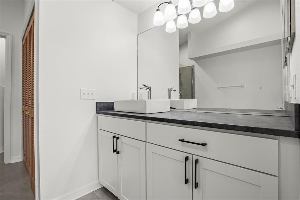 For Sale: $279,999 (4 beds, 3 baths, 1748 Square Feet)