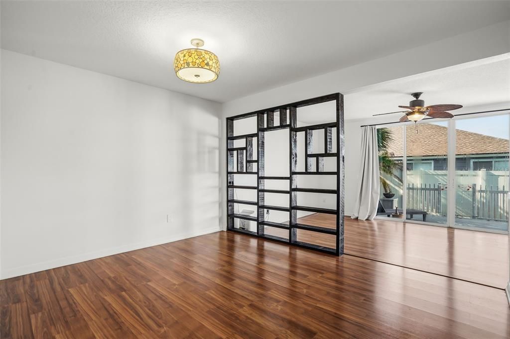 For Sale: $279,999 (4 beds, 3 baths, 1748 Square Feet)