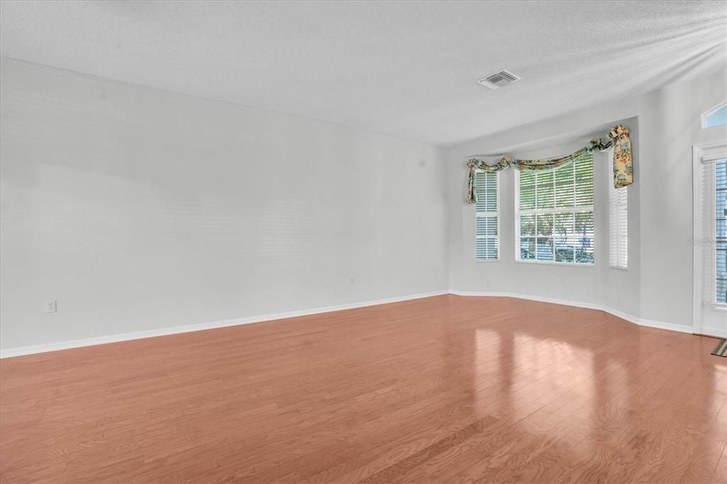 En Renta: $2,790 (3 camas, 2 baños, 1952 Pies cuadrados)