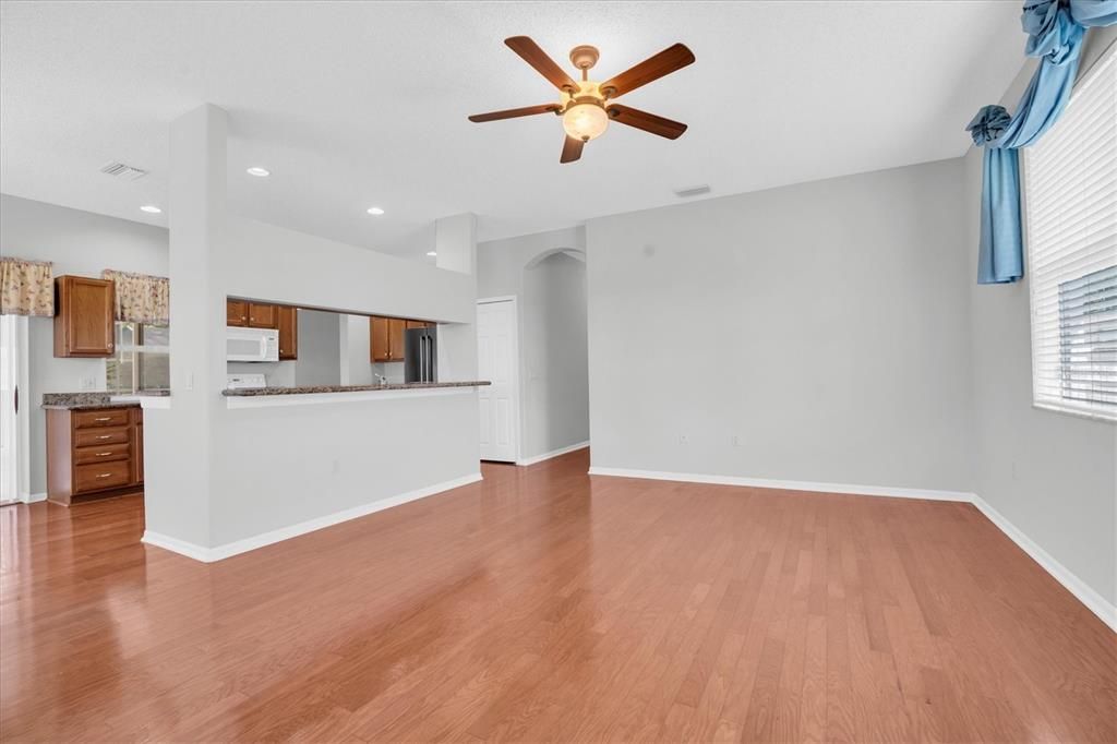 En Renta: $2,790 (3 camas, 2 baños, 1952 Pies cuadrados)