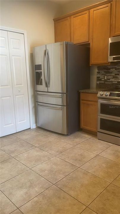 В аренду: $2,500 (3 спален, 2 ванн, 1730 Квадратных фут)