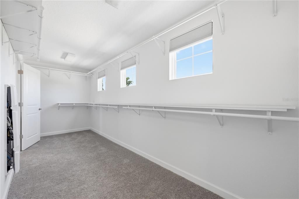 For Sale: $459,000 (4 beds, 2 baths, 2498 Square Feet)