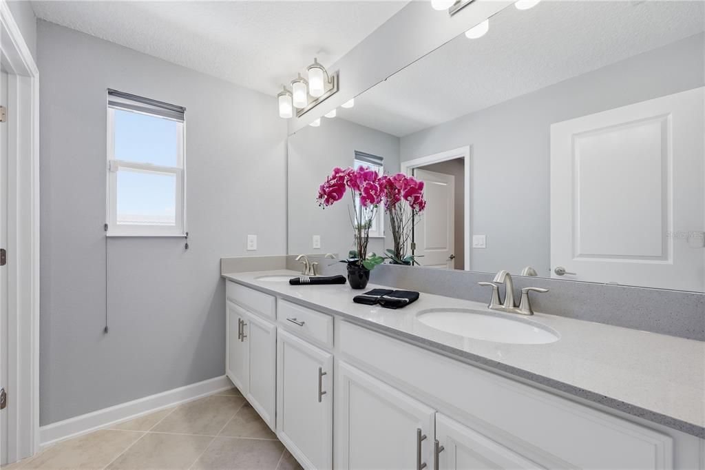 For Sale: $459,000 (4 beds, 2 baths, 2498 Square Feet)
