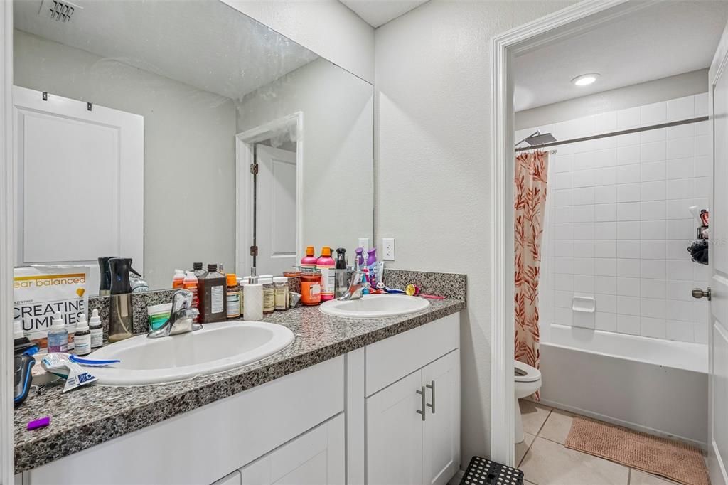 En Venta: $395,000 (5 camas, 2 baños, 2264 Pies cuadrados)
