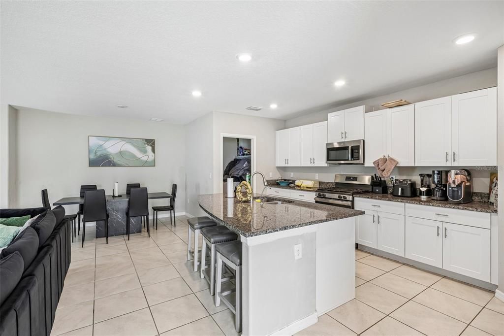 En Venta: $395,000 (5 camas, 2 baños, 2264 Pies cuadrados)