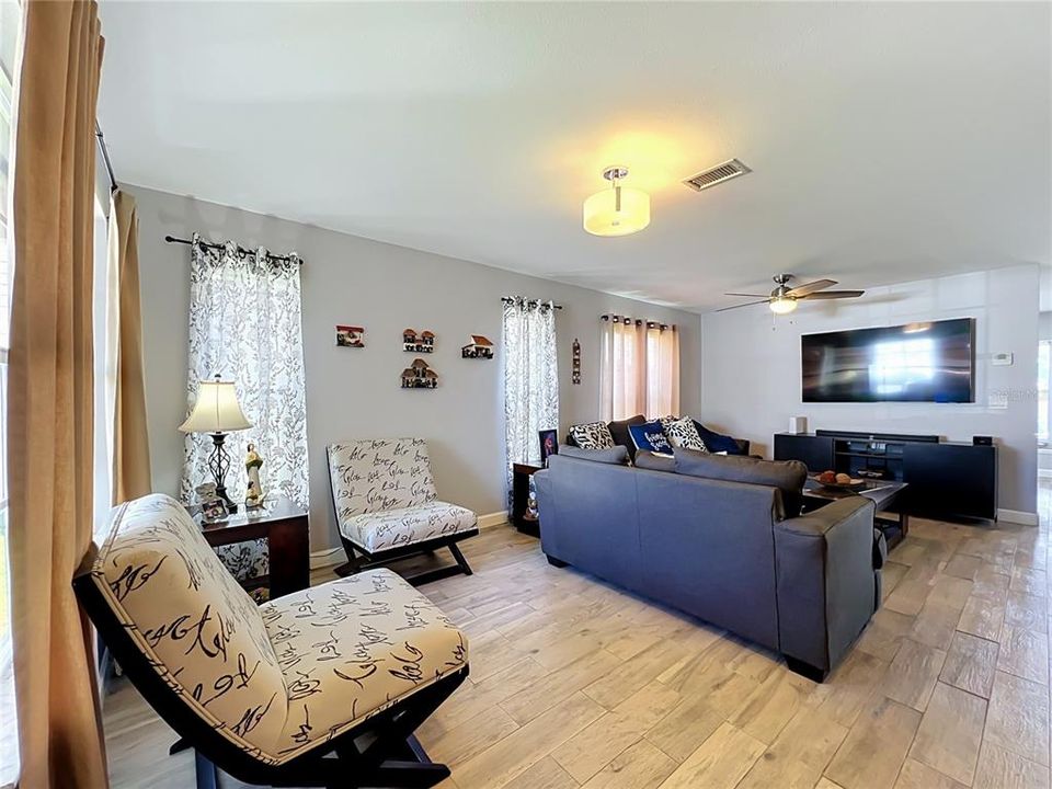 For Sale: $359,000 (3 beds, 2 baths, 1510 Square Feet)