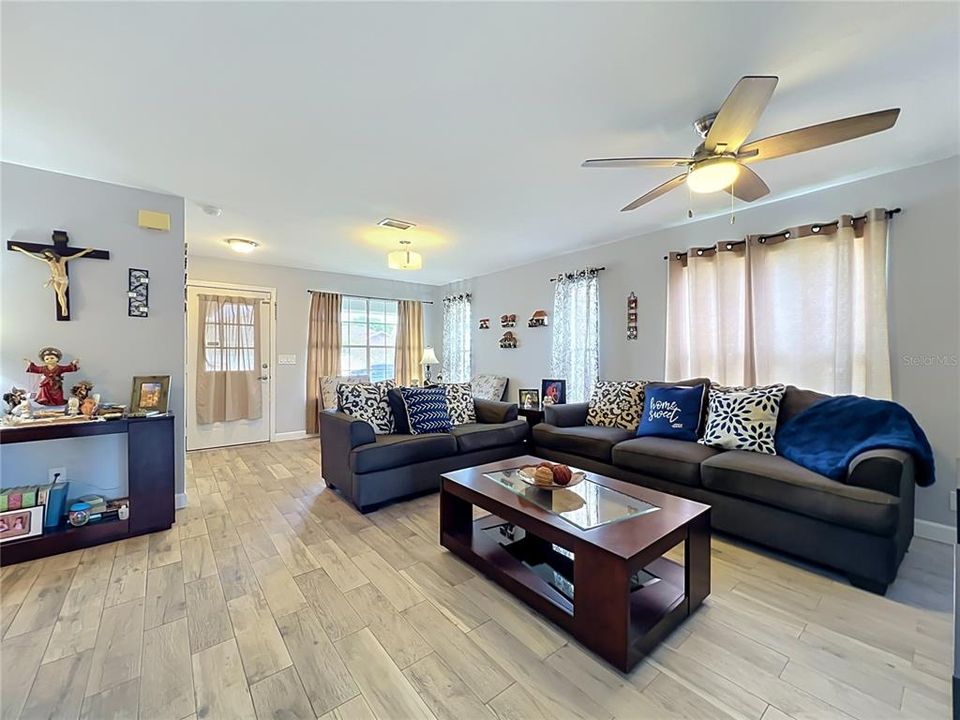 For Sale: $359,000 (3 beds, 2 baths, 1510 Square Feet)