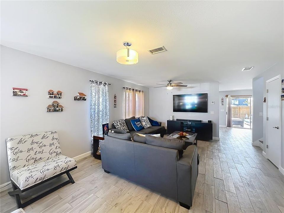 For Sale: $359,000 (3 beds, 2 baths, 1510 Square Feet)