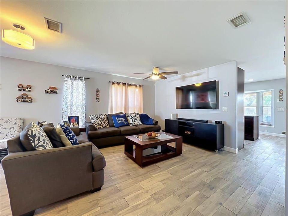 For Sale: $359,000 (3 beds, 2 baths, 1510 Square Feet)