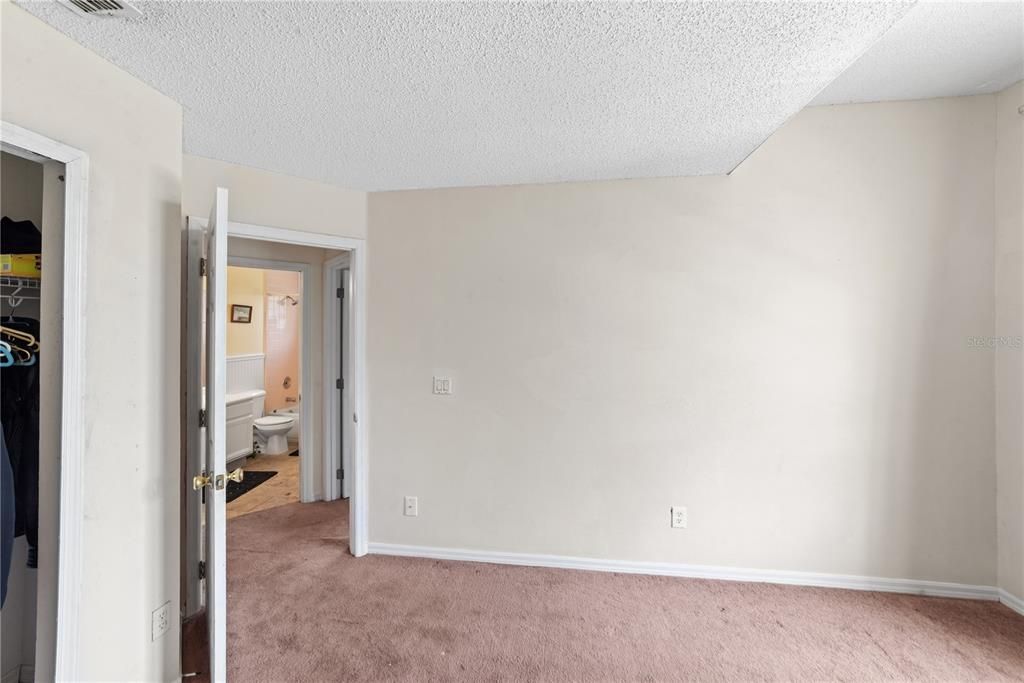 For Sale: $499,990 (4 beds, 2 baths, 2228 Square Feet)