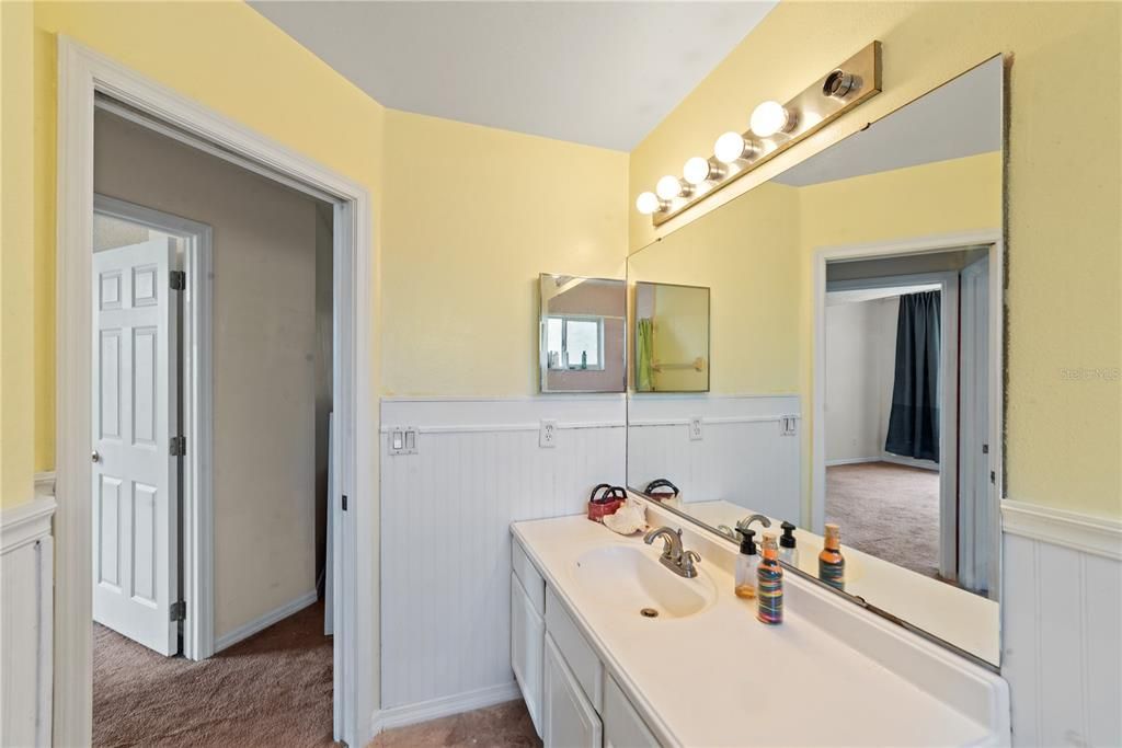 For Sale: $499,990 (4 beds, 2 baths, 2228 Square Feet)