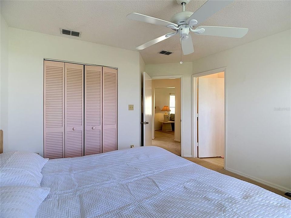 En Venta: $248,000 (2 camas, 2 baños, 1135 Pies cuadrados)