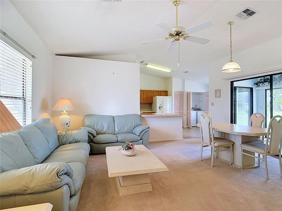 En Venta: $248,000 (2 camas, 2 baños, 1135 Pies cuadrados)