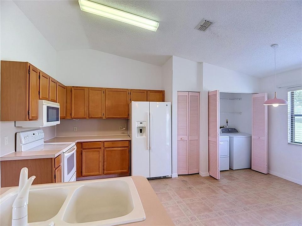 En Venta: $248,000 (2 camas, 2 baños, 1135 Pies cuadrados)