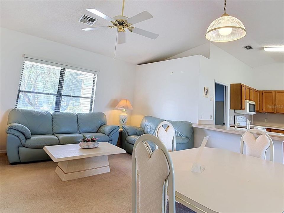 En Venta: $248,000 (2 camas, 2 baños, 1135 Pies cuadrados)