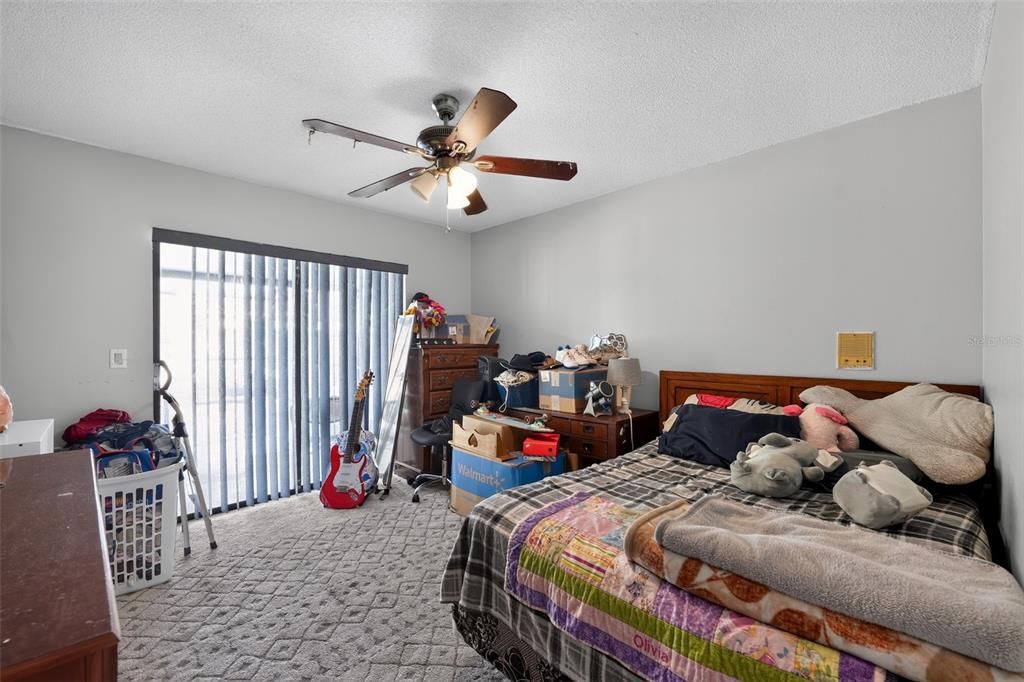 En Venta: $329,900 (4 camas, 2 baños, 2326 Pies cuadrados)