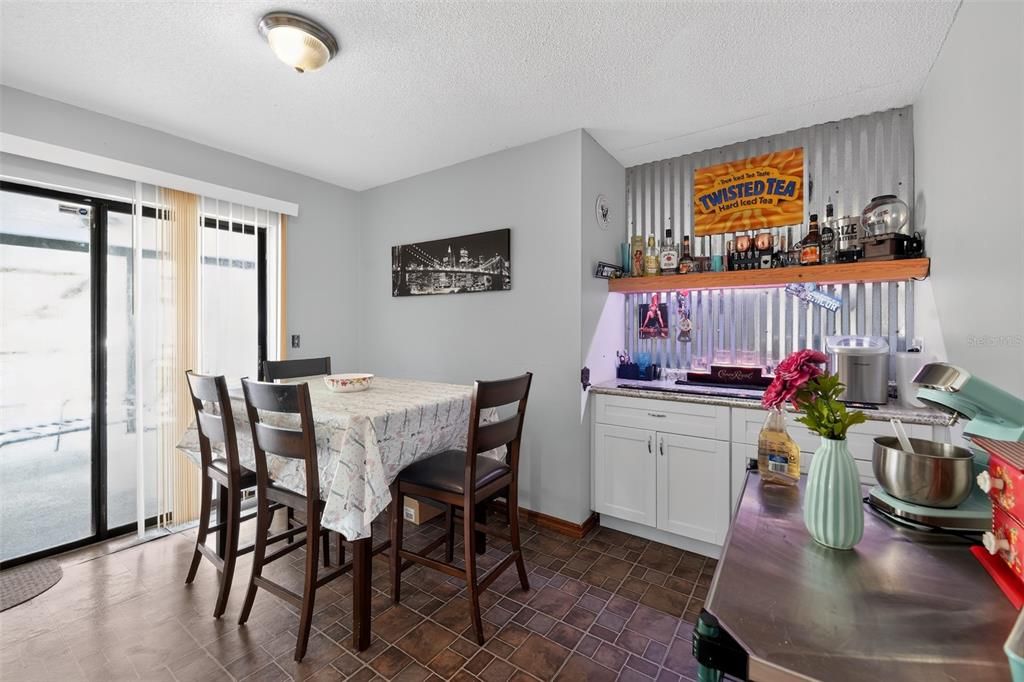En Venta: $329,900 (4 camas, 2 baños, 2326 Pies cuadrados)